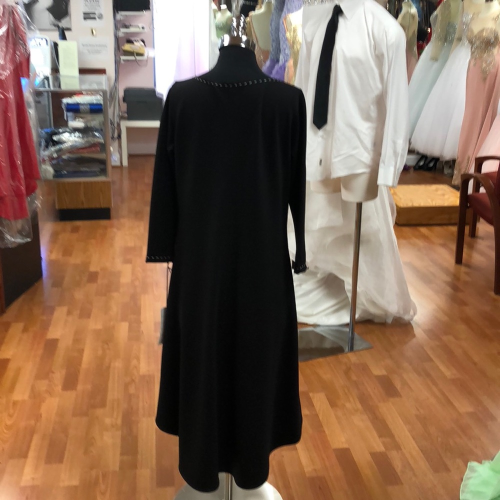 Women’s 3/4 sleeve dress, black, white stitch - Picture 3 of 3